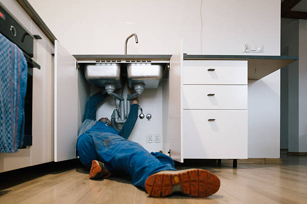 Professional Emergency Plumber technician working in Leslie, MI